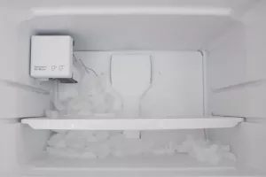 روش های آسان جهت پاک کردن برفک یخچال