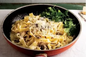 طرز تهیه پاستا با قارچ و خامه غذای مناسب گیاهخواران