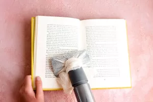 3 ترفند ساده جهت رفع لکه چربی از روی کتاب و کاغذ