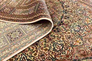 راهکاری آسان و موثر برای شستن فرش گل برجسته