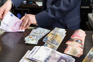 قیمت دلار یورو و درهم در بازار امروز چهارشنبه 13 بهمن 1400