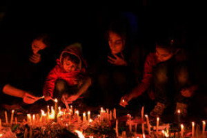 فلسفه روشن کردن شمع در شام غریبان در شب عاشورا