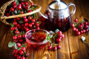 از فواید و ضررهای چای میوه گل رز چه می دانید ؟