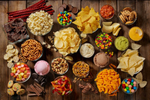 لیست کامل تنقلات و خوراکی های سیزده بدر