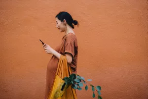 دانلود گیف زن حامله برای واتساپ و تلگرام