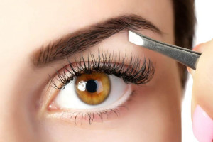 بهترین روش برداشتن ابرو چیست ؟