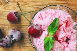 طرز تهیه بستنی گیلاس با طعم و رنگ فوق العاده