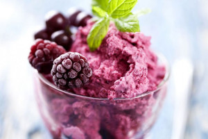 دستور تهیه بستنی شاه توت خانگی و خوشمزه