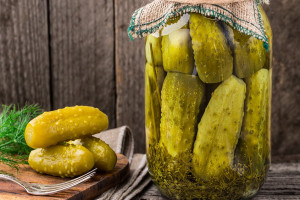 چگونه خیارشور ترد درست کنیم ؟