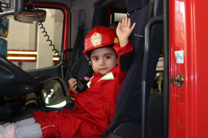 آسانترین روش برای آموزش شغل آتش نشانی به کودک