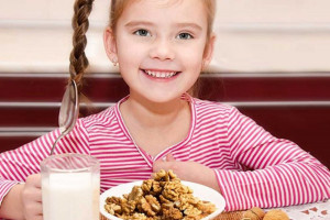 خواص گردو برای کودکان از چه سنی و چگونه به کودکان گردو بدهیم ؟