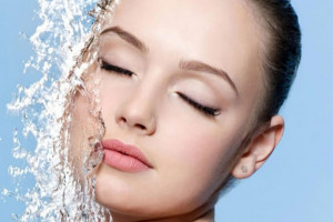 کرم آبرسان پوست و بهترین روش استفاده از آن