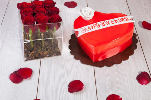 25 مدل کیک قرمز عاشقانه برای مناسبت های مختلف