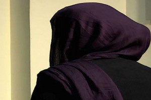 معتاد کردن دختر نوجوان برای فرار از کرونا