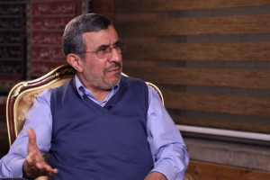 احمدی نژاد: در انتخابات ریاست جمهوری ثبت نام می کنم