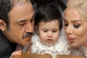 برف بازی مهران غفوریان با همسر و دخترش هانا