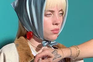 تیپ درهم و عجیب بیلی آیلیش این بار صدای مخاطبان ایرانی اش را هم درآورد!