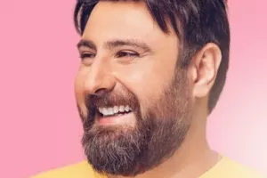 خواهرزاده ناز و عروسک خواننده معروف ایرانی با لباس صورتی!