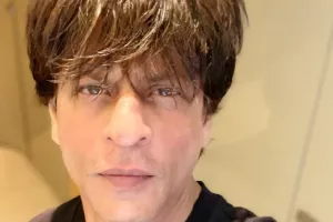 خاطره بازی شاهرخ خان با عکسی از اولین نقش آفرینی اش در سینمای هند!