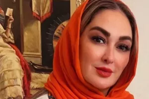 روسری گران قیمت و بسیار شیک الهام حمیدی همراه با ژست های خاصش!
