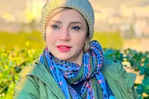 تصویر نوزادی دیده نشده خانم بازیگر در آغوش مادربزرگش!