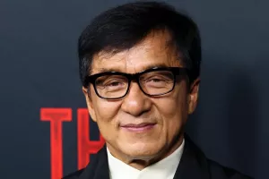 تصویر دیده نشده و زیر خاکی جکی چان و پدر و مادرش!