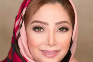 ژست های هنری دختر آقا رحمان سریال سه در چهار پربازدید شد!