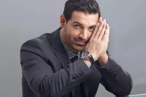 چهره پیر و شکسته پدر و مادر جان آبراهام بازیگر هندی!