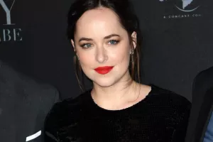 داکوتا جانسون در کنار پدر ناتنی و معروف تر از خودش!