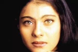 تصاویر زیرخاکی از کاجول بازیگر هندی در کنار خانواده اش!