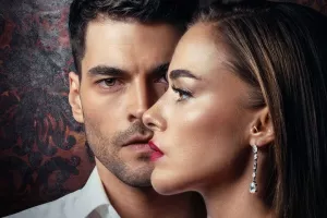 بازیگر سریال ترکیه ای تله در کنار خواهر و برادرش تولد مادرش را جشن گرفت!