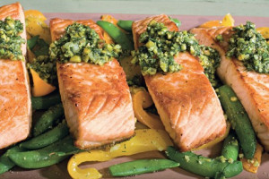 خوراک ماهی سالمون با نخود سبز