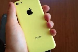 تماشا کنید: آیفون 5C زرد رنگ اپل