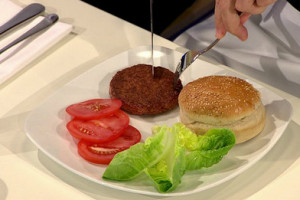 از اولین همبرگر تولید شده در آزمایشگاه رونمایی شد