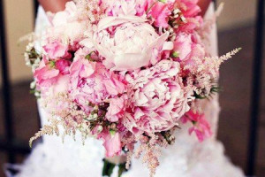 دسته گل عروس همراه با مدل گل های رنگی
