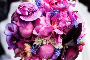 دسته گل عروس همراه با زیباترین گل های موجود
