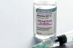 کتامین (Ketamine)چیست و چه عوارضی دارد؟