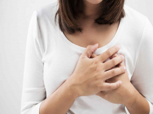 علائم و علت ایجاد فیبروآدنوم سینه کدام است؟