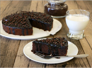 بهترین روش برای تهیه کیک خیس شکلاتی همراه با سس شکلات