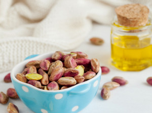 خواص روغن پسته و کاربردهای روغن پسته و فواید روغن پسته