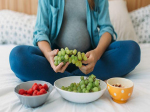 مواد غذایی که به تقویت شیر مادر کمک میکند