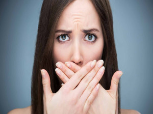 9 راهکار معجزه آسا برای رفع بوی بد دهان