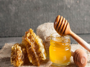 ۷ خاصیت حیرت انگیز عسل شبدر