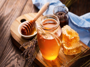 ۷ خاصیت اسرار آمیز عسل بهار نارنج