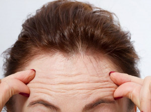 رفع چین و چروک پیشانی: ۲۰ روش سریع و آسان درمان چین و چروک پیشانی