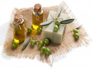 ۱۴ مزیت شگفت انگیز صابون روغن زیتون برای درمان مشکلات پوستی