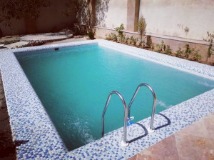 ۹ راه محافظت از پوست و مو در مقابل کلر موجود در آب استخر
