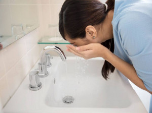 مزایای مصرف ژل شستشوی صورت سینره مخصوص پوستهای چرب