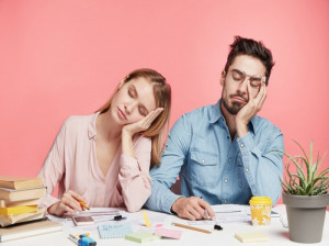 ۱۷ دلیل اصلی احساس خستگی : چرا همیشه احساس خستگی میکنیم ؟