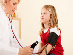 علت و علائم فشار خون بالا در کودکان چیست و چگونه درمان می شود ؟